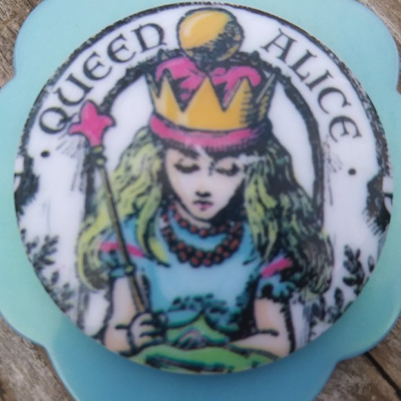 Tarina Tarantino  Queen Alice in Wonderland  key fob BAG CANDY - Picture 14 of 15